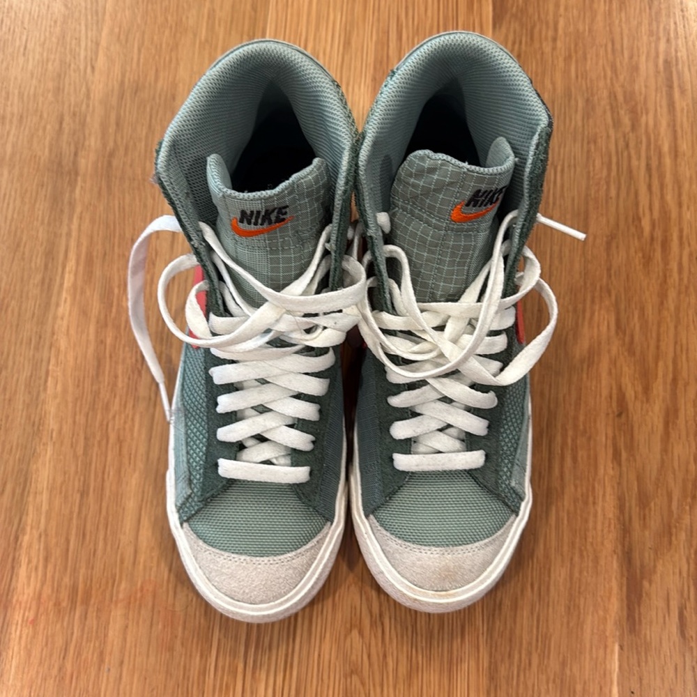 Like new Nike Blazer Mid 77 Patch Dutch Green.